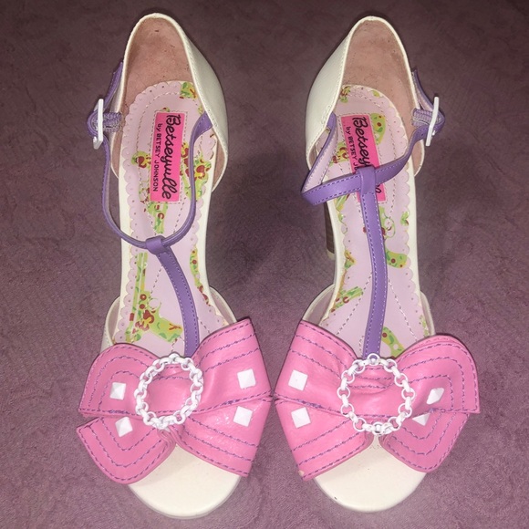 RARE Betseyville Heels 💜🎀🤍 - Picture 2 of 12
